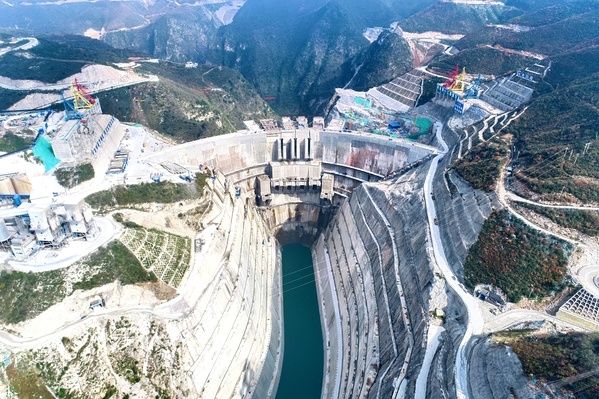 东庄大坝全线到顶现场。彭书园 摄 (20).jpg