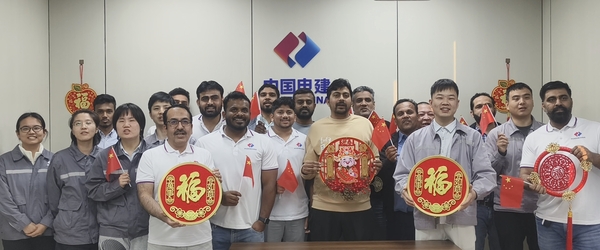 配图7 中沙员工合影.jpg