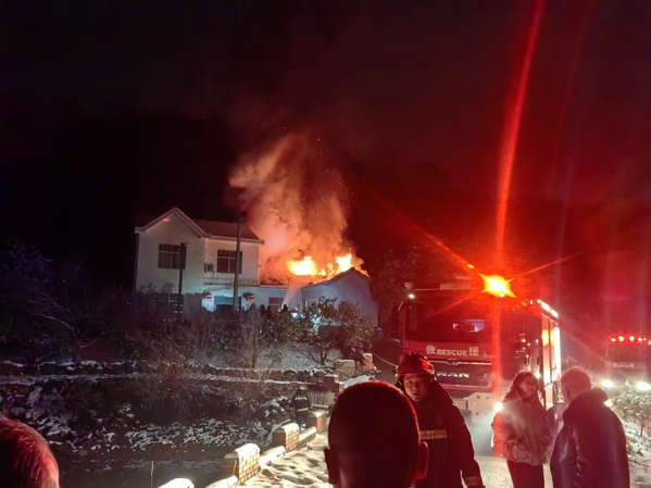 水电九局一线工人勇救九旬老人显担当(摄:水电九局 王宇欣)(2).jpg