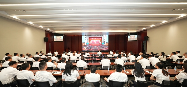 西北院机关组织集中收看大会直播.jpg